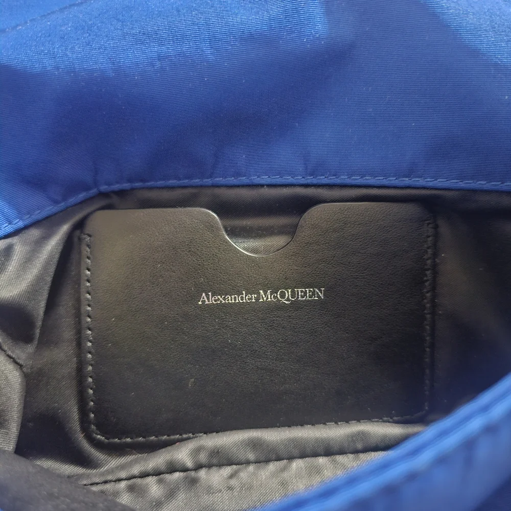 Alexander McQueen Skull Faille Cross-body Bag - Picture 12 of 13